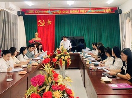 Trường mầm non Yên Bài A đón đoàn kiểm tra của xã Yên Bài về việc việc triển khai, thực hiện dân chủ trong nhà trường năm 2025.

