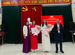 Trường tiểu học Phượng Dực kết nạp Đảng viên cho 02 quần chúng ưu tú