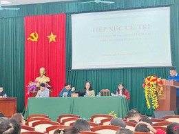 TRƯỞNG BAN VĂN HÓA XÃ HỘI: TẠ THỊ THU HÀ TIẾP XÚC CỬ TRI TẠI TỔ ĐẠI BIỂU HỘI ĐỒNG NHÂN DÂN SỐ 2- HĐND XÃ TRUNG GIÃ