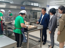 KIỂM TRA AN TOÀN THỰC PHẨM BẾP ĂN TẬP THỂ TẠI TRƯỜNG TIỂU HỌC TRẦN PHÚ PHƯỜNG LĨNH NAM