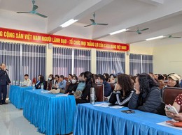 Thuế cơ sở 10 tổ chức tập huấn chuyển đổi từ thuế khoán sang kê khai cho hộ kinh doanh tại xã Thư Lâm