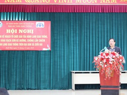 
Xã Suối Hai ra quân triển khai thí điểm kẻ vạch sơn chống lấn chiếm hành lang giao thông và bố trí biển hiệu quảng cáo đúng quy định trên tuyến đường 414