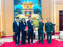 Lãnh đạo phường Yên Hoà thăm, chúc mừng các đơn vị quân đội đóng trên địa bàn nhân Ngày thành lập Quân đội nhân dân Việt Nam 22/12.