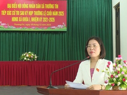 Đại biểu HĐND xã Thường Tín tiếp xúc cử tri sau kỳ họp thường lệ cuối năm 2025.
