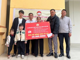 Nghĩa tình của ông Phùng Văn Thanh với đồng bào vùng lũ