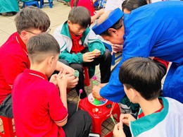 Lớp truyền dạy di sản văn hóa phi vật thể “Tò he”