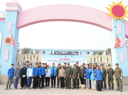 Hội Phụ nữ xã Hạ Bằng phối hợp các lực lượng ra quân bảo vệ môi trường