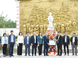 XÃ PHƯỢNG DỰC THĂM, TẶNG QUÀ ĐỒNG BÀO CÔNG GIÁO NHÂN DỊP LỄ NOEL NĂM 2025