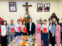 THĂM HỎI, CHÚC MỪNG CÁC CƠ SỞ TÔN GIÁO NHÂN DỊP LỄ GIÁNG SINH 2025 TRÊN ĐỊA BÀN PHƯỜNG HOÀNG MAI NHÂN DỊP ĐẠI LỄ THIÊN CHÚA GIÁNG SINH NĂM 2025