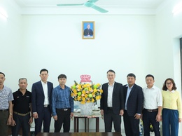 Lãnh đạo xã Mê Linh thăm, chúc mừng Lễ Giáng sinh năm 2025 tại các giáo họ trên địa bàn xã