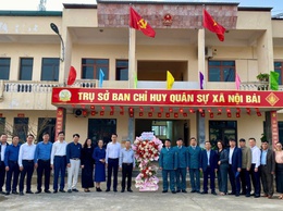 Lãnh đạo xã Nội Bài thăm và chúc mừng các đơn vị quân đội nhân kỷ niệm 81 năm Ngày thành lập Quân đội nhân dân Việt Nam