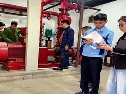 Kiểm tra công tác thường trực sẵn sàng chữa cháy và cứu nạn cứu hộ đối với lực lượng PCCC cơ sở một số loại hình có nguy cơ cháy, nổ cao trên địa bàn phường Phúc Lợi nhằm bảo đảm an ninh, an toàn các sự kiện lớn.