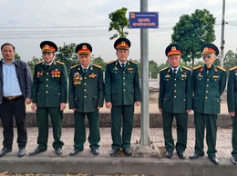 Hội Cựu chiến binh xã gắn biển “Đoạn đường Cựu chiến binh tự quản” 