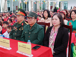Trường Tiểu học Bùi Quốc Khái tổ chức chương trình chào mừng ngày thành lập Quân đội Nhân dân Việt Nam (22/12) tiếp nhận sách từ dự án “Chuyền tàu yêu thương - Mang sách đến trường”