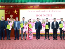 Yên Xuân: Hội nghị công bố các Quyết định về công tác cán bộ