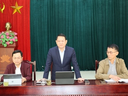 Đồng chí Bí thư Đảng ủy xã Tiến Thắng Hoàng Anh Tuấn làm việc với Chi bộ thôn Bạch Trữ