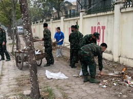 ĐOÀN VIÊN, HỘI VIÊN VÀ NHÂN DÂN PHƯỜNG YÊN NGHĨA RA QUÂN CHUNG TAY BẢO VỆ MÔI TRƯỜNG, XÂY DỰNG NẾP SỐNG VĂN MINH ĐÔ THỊ 