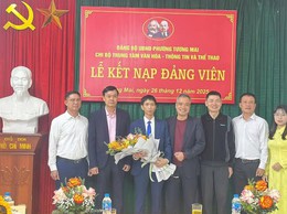 Chi bộ Trung tâm Văn hóa Thông tin và Thể thao phường Tương Mai tổ chức Lễ kết nạp đảng viên mới