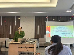 Phòng Cảnh sát PCCC&CNCH phối hợp với UBND phường Long Biên tổ chức tuyên truyền, phổ biến kiến thức pháp luật về PCCC và kỹ năng PCCC cho chung cư trên địa bàn phường.