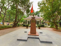 Khu lưu niệm Chủ tịch Hồ Chí Minh tại phường Kim Liên có địa chỉ tại nhà B8, khu tập thể Kim Liên, phường Kim Liên, thành phố Hà Nội.