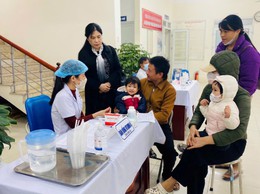 Xã Dương Hoà triển khai chiến dịch cho trẻ uống bổ sung Vitamin A đợt 2 năm 2025 