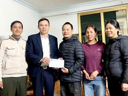 Hội nông dân Thị trấn Quốc Oai thăm tặng quà gia đình hội viên có tân binh lên đường nhập ngũ năm 2025