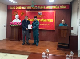 Chi bộ Quân sự phường tổ chức Lễ kết nạp Đảng viên mới

