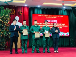 Thị trấn Phú Minh gặp mặt tân binh nhập ngũ năm 2025