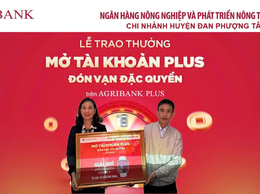 Agribank Chi nhánh Đan Phượng- Tây Đô trao thưởng cho khách hàng trúng giải Chương trình “ Mở tài khoản Plus- đón vạn đặc quyền”