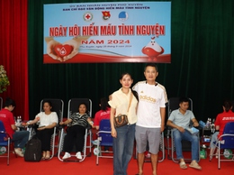 Vợ chồng cùng hiến máu cứu người