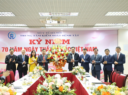 Thứ trưởng Bộ Y tế Đỗ Xuân Tuyên thăm và chúc mừng Trung tâm Kiểm soát bệnh tật thành phố Hà Nội