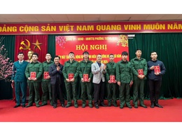 Phường Tương Mai Tổ chức gặp mặt, trao quà thanh niên lên đường nhập ngũ và tham gia nghĩa vụ Công an nhân dân năm 2025 
