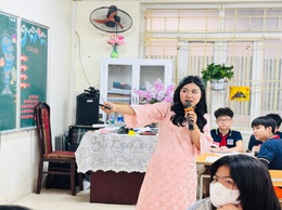 Tấm gương về cô giáo tài hoa và giàu tình yêu thương với học sinh