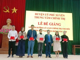 Bế giảng lớp bồi dưỡng nhận thức về Đảng  đợt I 
                                             năm 2025