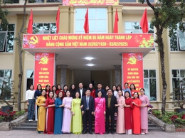 Nhân kỷ niệm 115 năm Ngày quốc tế phụ nữ (8/3/1910 - 8/3/2025) và 1985 năm Khởi nghĩa Hai Bà Trưng. Chiều ngày 7/3, Công đoàn Khối Dân Đảng Huyện ủy tổ chức gặp mặt truyền thống.