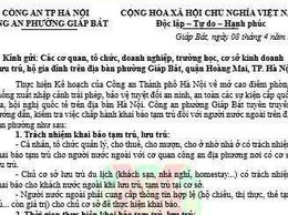 Công an phường Giáp Bát tổ chức tuyên truyền về khai báo tạm trú đối với người nước ngoài trên địa bàn phường