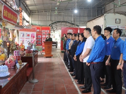 Cụm Đoàn thi đua số 4 thành đoàn Hà Nội dâng hương tại Bảo tàng chiến sỹ CM bị địch bắt tù đầy, khánh thành công trình thanh niên tại thôn Cổ Trai xã Đại Xuyên