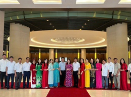 Thị trấn Quốc Oai tổ chức cho cán bộ, công chức tham quan di tích Hoàng thành Thăng Long, Nhà Quốc hội nhân dịp kỷ niệm 50 năm ngày Giải phóng Miền Nam 30/4