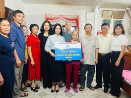 Hội lhpn quận Hoàng Mai trao tặng “Mái ấm tình thương” – thắm đượm nghĩa tình nhân dịp kỷ niệm 50 năm thống nhất đất nước