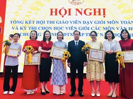 Trung tâm GDNN- GDTX huyện Ứng Hòa: 02 cô giáo và 12 em học sinh được tôn vinh Giáo viên, Học sinh giỏi cấp Thành phố năm học 2024 – 2025