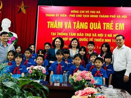 Phó Chủ tịch UBND Thành phố Vũ Thu Hà thăm và tặng quà cho trẻ em Trung tâm Bảo trợ xã hội 3 Hà Nội nhân ngày Quốc tế thiếu nhi 01/6