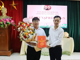 Trung tâm Giáo dục nghề nghiệp- Giáo dục thường xuyên Quốc Oai kết nạp Đảng cho 2 em học sinh ưu tú