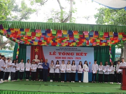 Trường THPT Nguyễn Bỉnh Khiêm tổng kết năm học 2024 – 2025; tuyên dương, khen thưởng cho các em học sinh có nhiều nỗ lực, đạt thành tích cao