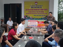 Trao tặng kinh phí xây nhà đại đoàn kết năm 2025 tại xã Hòa Phú