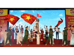 Chương trình nghệ thuật “Viết tiếp bản hùng ca”: Hào khí non sông tái hiện đầy xúc động và tự hào