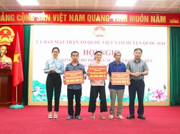 Ủy ban MTTQ Việt Nam huyện Quốc Oai trao kinh phí 1tỷ 610 triệu đồng xây sửa nhà ở và trao tặng sổ tiết kiệm cho cho các hộ cận nghèo, hộ có hoàn cảnh đặc biệt khó khăn trên địa bàn huyện