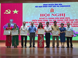 Hội nạn nhân chất độc da cam/dioxin huyện Ứng Hoà sơ kết công tác Hội 6 tháng đầu năm và trao tặng Kỷ niệm chương