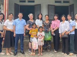 Tổ chức Holt International Children’s Services Inc thăm các gia đình đã nhận hỗ trợ sinh kế tại huyện Ứng Hòa, Hà Nội