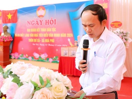 GƯƠNG TRƯỞNG THÔN HỌC BÁC HẾT LÒNG PHỤC VỤ NHÂN DÂN DÂN