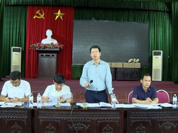 Chủ tịch UBND huyện Hoài Đức Nguyễn Hoàng Trường đối thoại với công dân thôn Phú Vinh về kết quả kiểm tra, giải quyết đơn của công dân